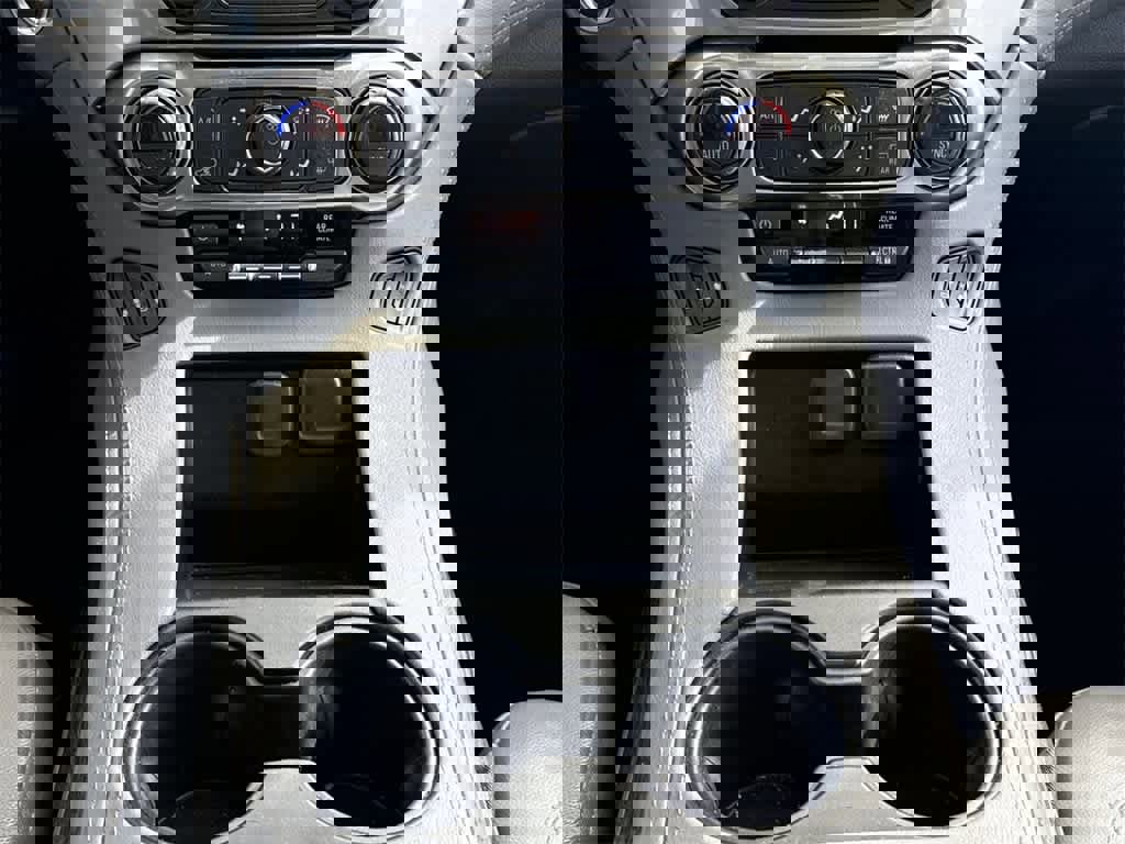 Used 2018 Chevrolet Suburban LT image 17