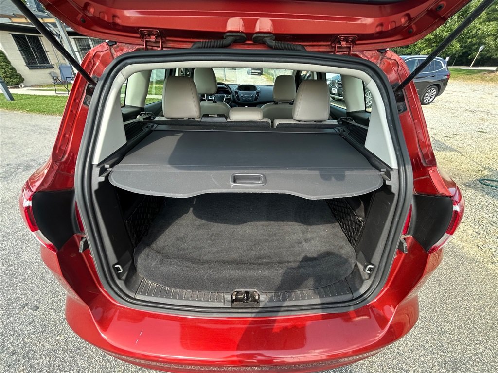 Used 2018 Ford C-MAX SE w/ Equipment Group 202A FWD image 16