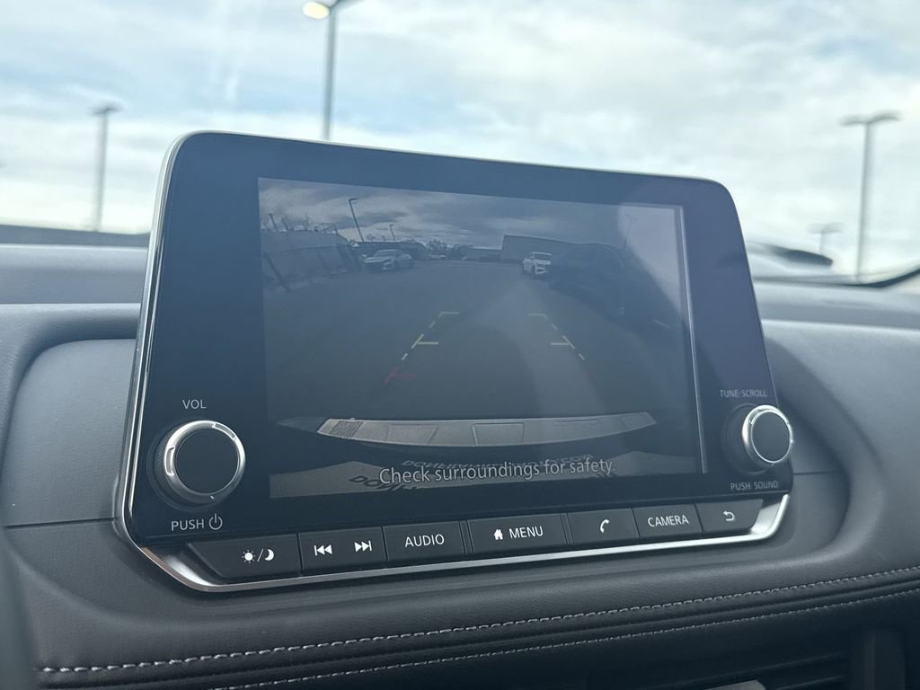 Used 2025 Nissan Rogue SV image 17