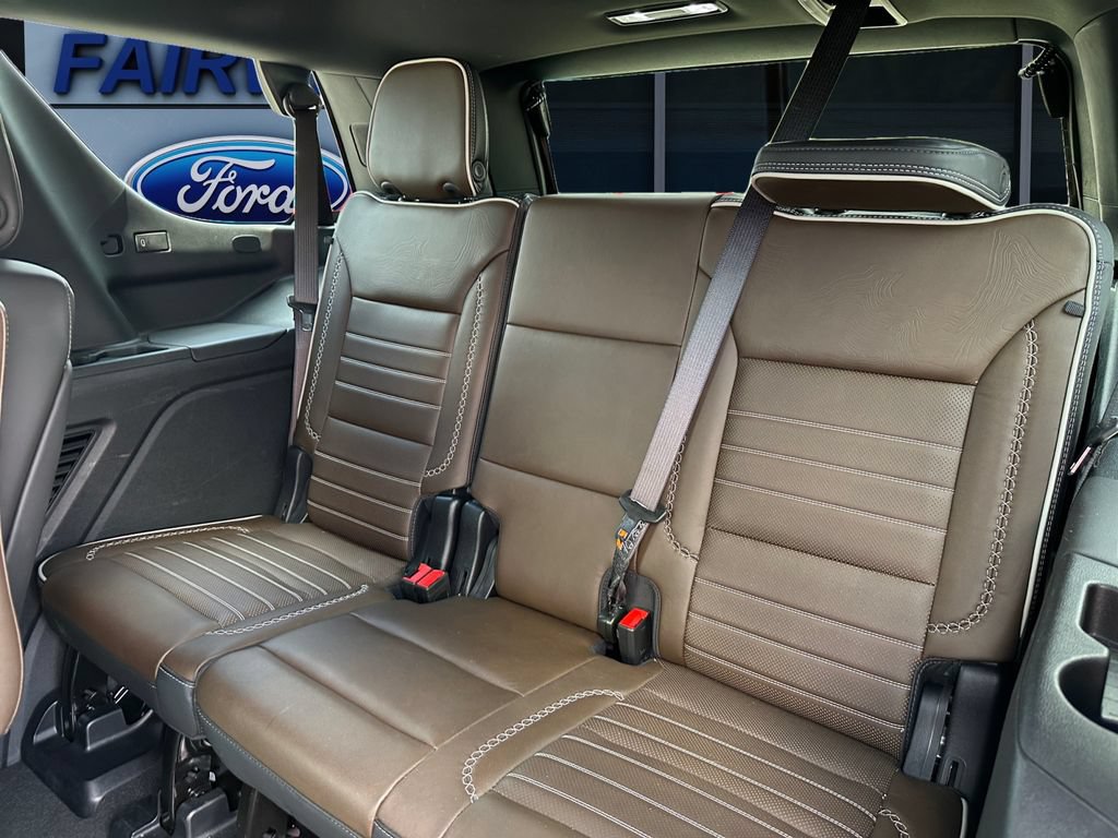 Used 2025 GMC Yukon Denali Ultimate AWD/4WD image 13