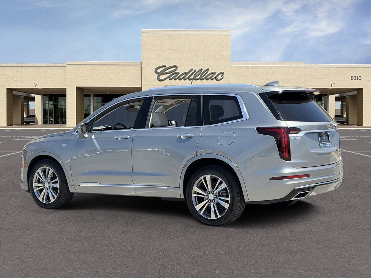 Certified 2023 Cadillac XT6 Premium Luxury FWD image 7