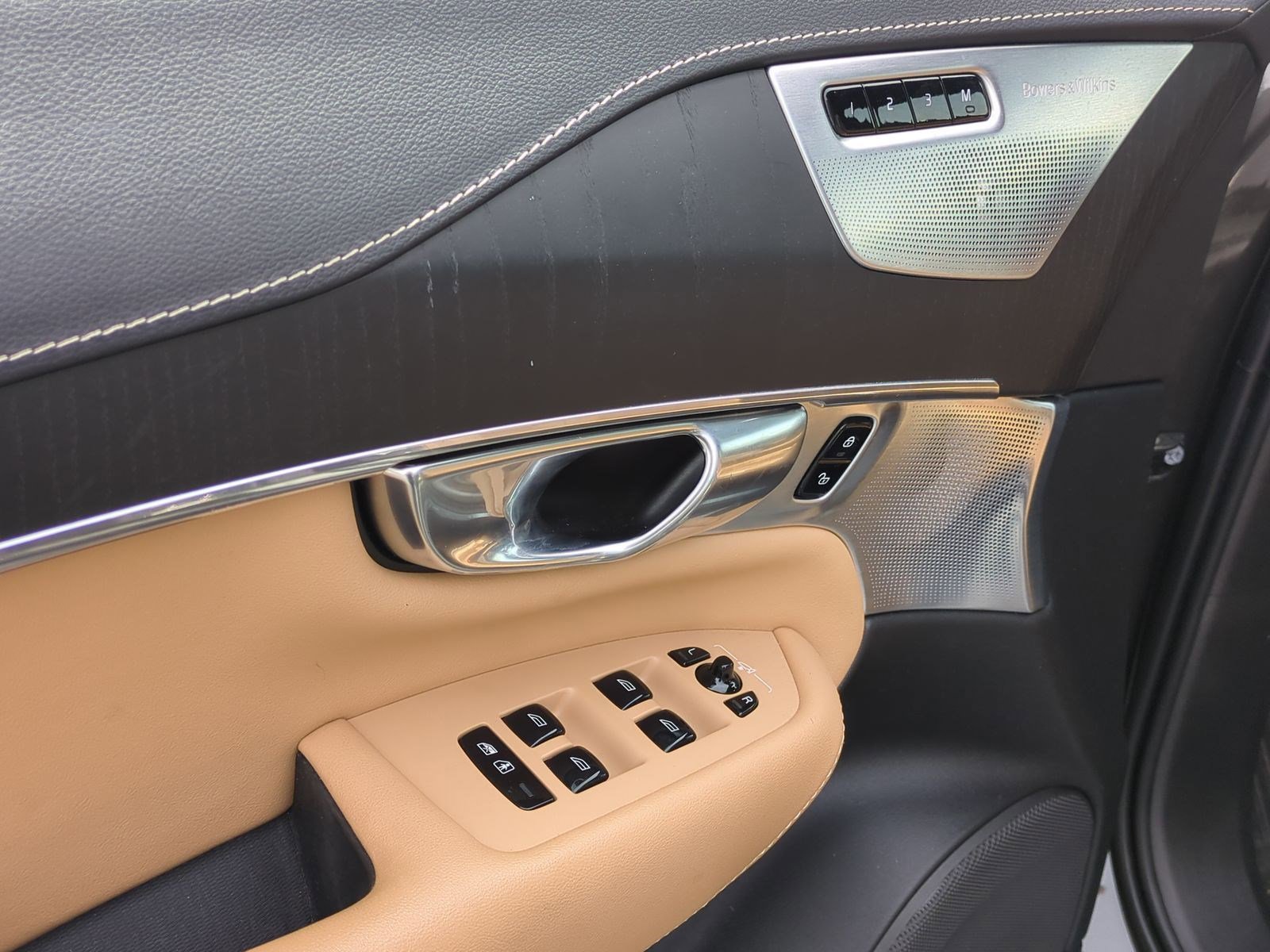 Used 2021 Volvo XC90 T6 Inscription w/ Lounge Package image 15