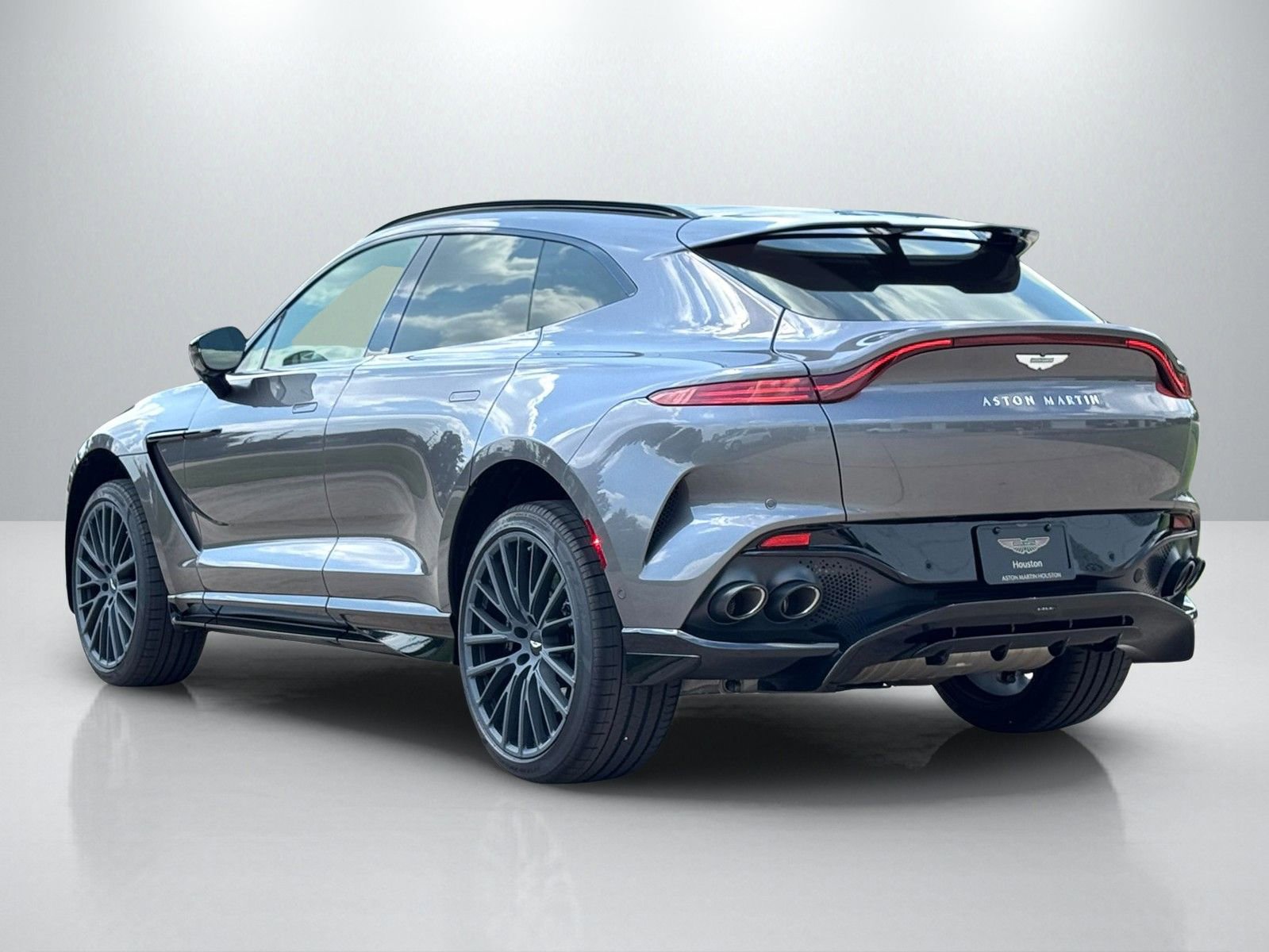 New 2025 Aston Martin DBX 707 image 2