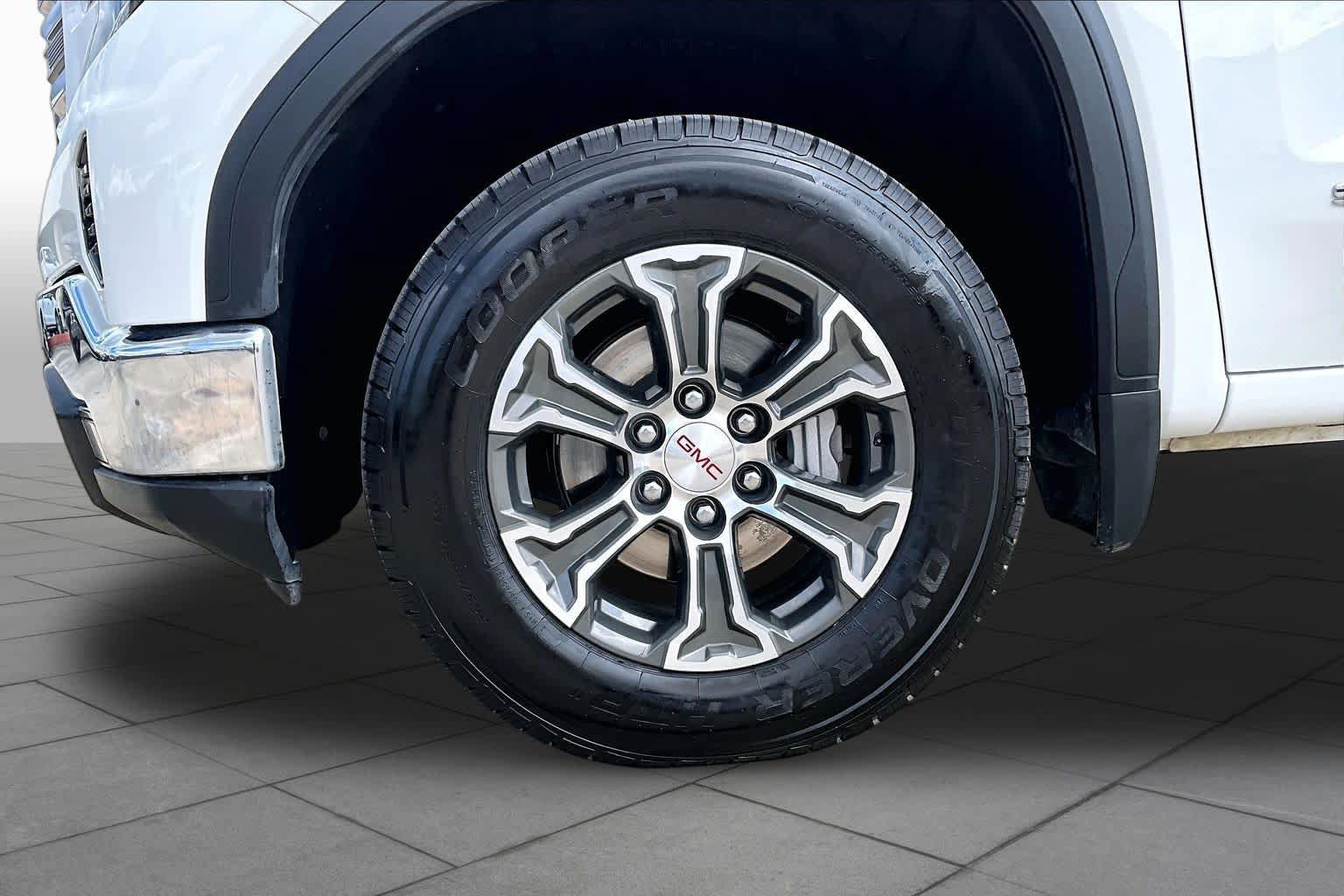 Used 2025 GMC Sierra 1500 SLT AWD/4WD image 11