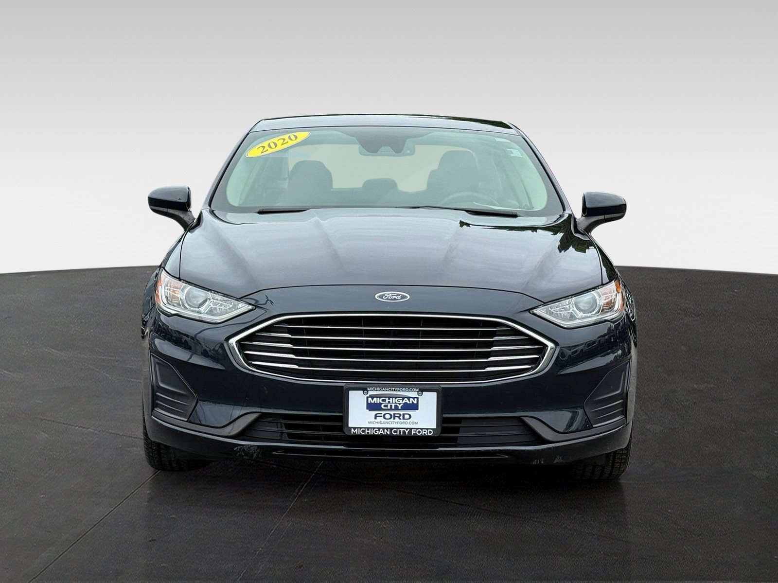 Used 2020 Ford Fusion SE FWD image 2