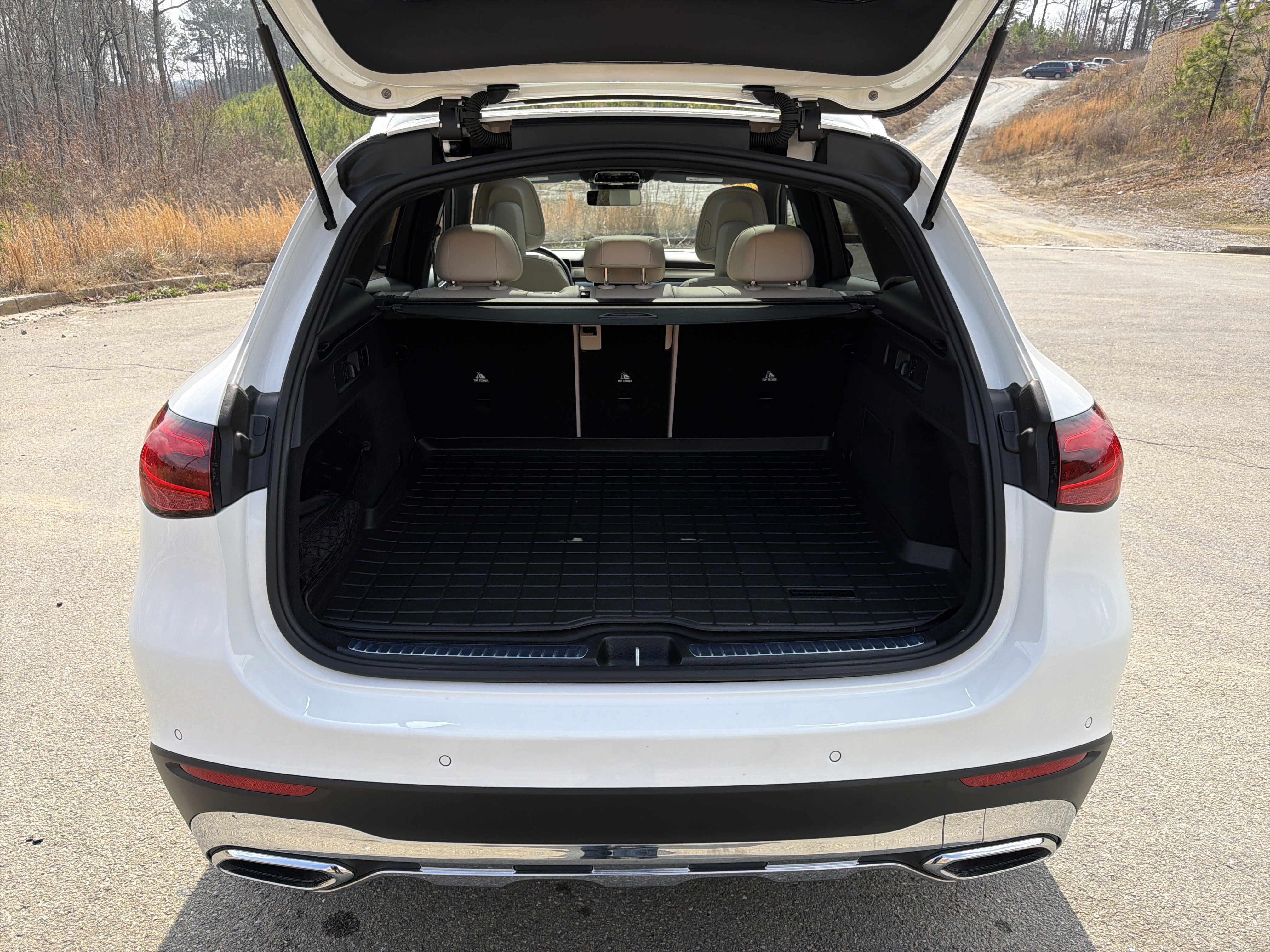 Used 2025 Mercedes-Benz GLC 300 4MATIC image 18