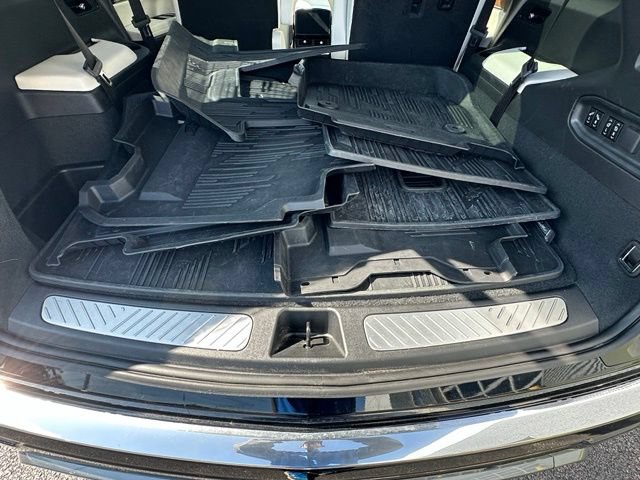 Used 2026 Cadillac Vistiq Luxury w/ LPO, Floor Liner Package AWD/4WD image 17