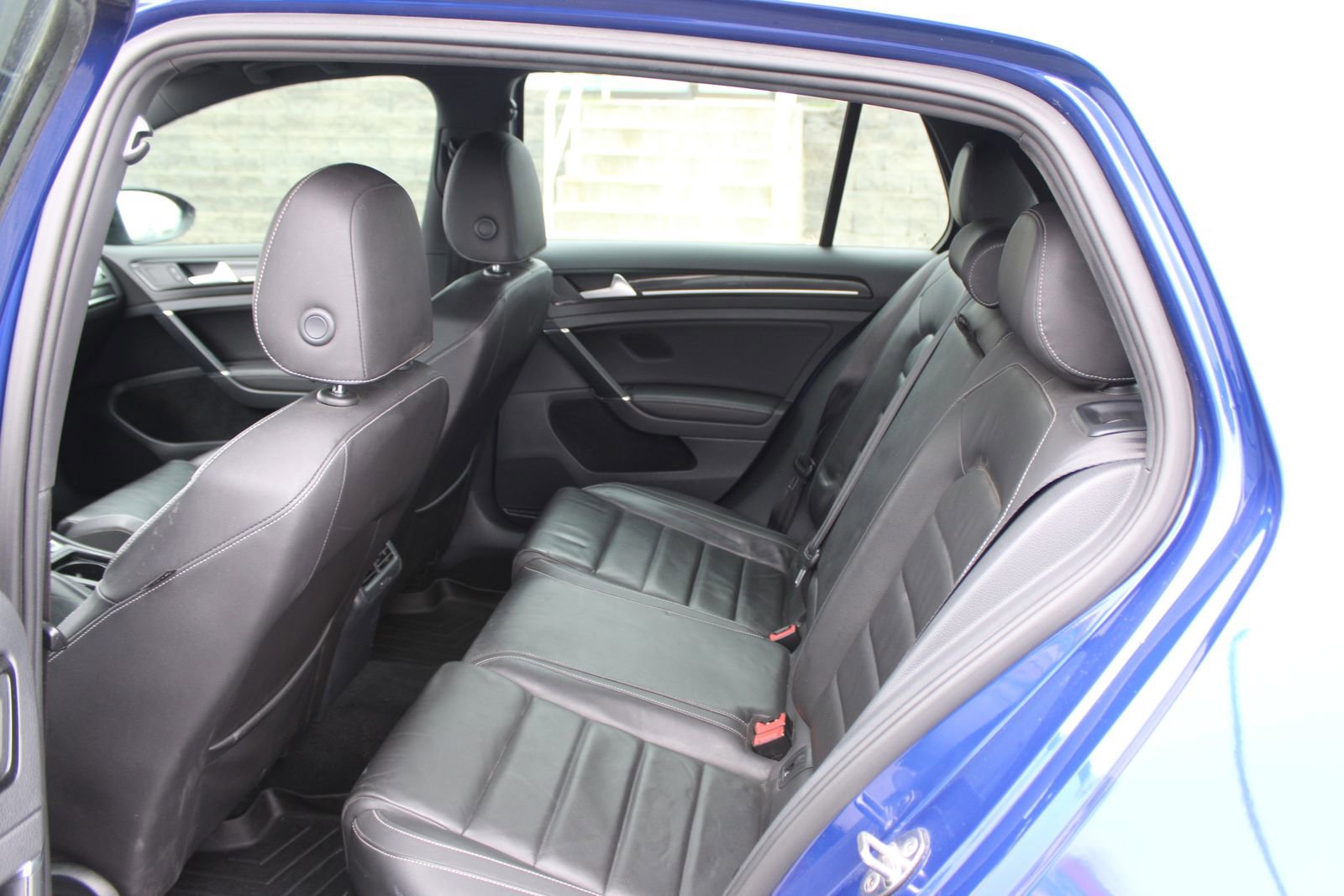 Used 2015 Volkswagen Golf R R image 18