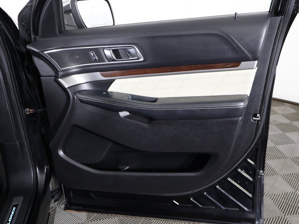 Used 2018 Ford Explorer Platinum AWD/4WD image 29