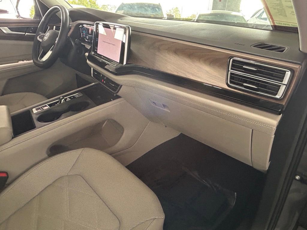 Used 2024 Volkswagen Atlas SE image 33