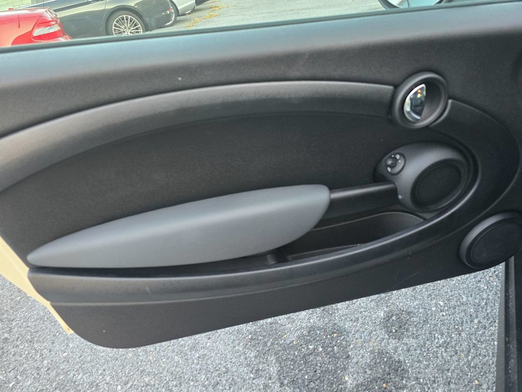 Used 2012 MINI Cooper Hardtop FWD image 9