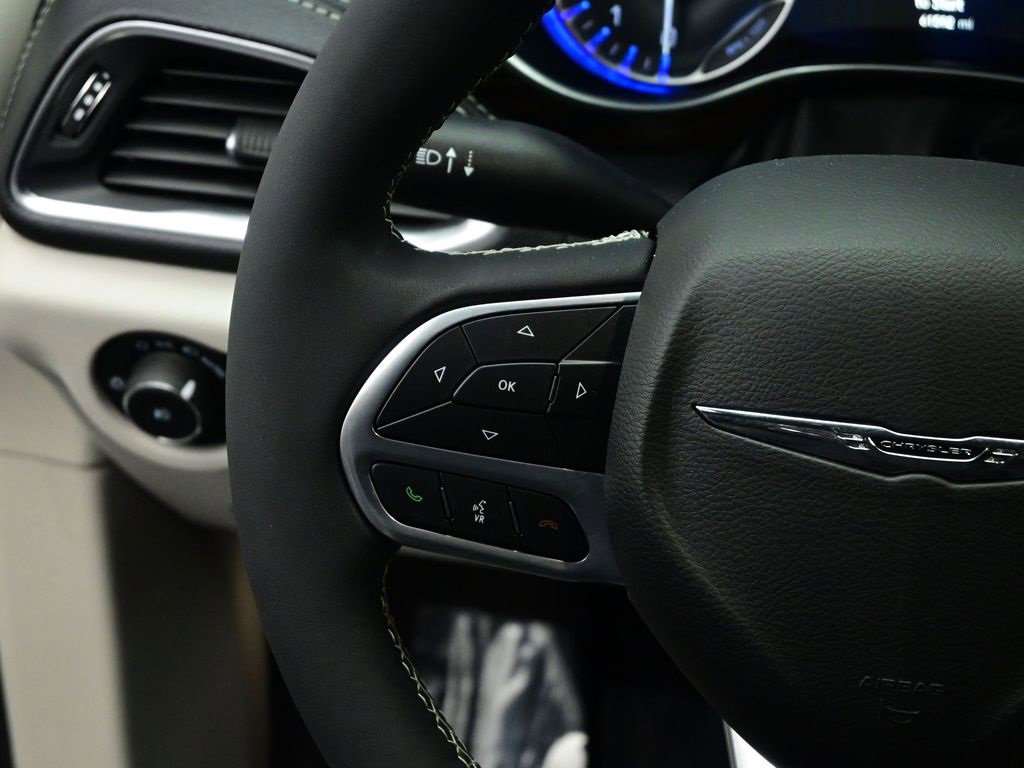 Used 2022 Chrysler Pacifica Limited image 4