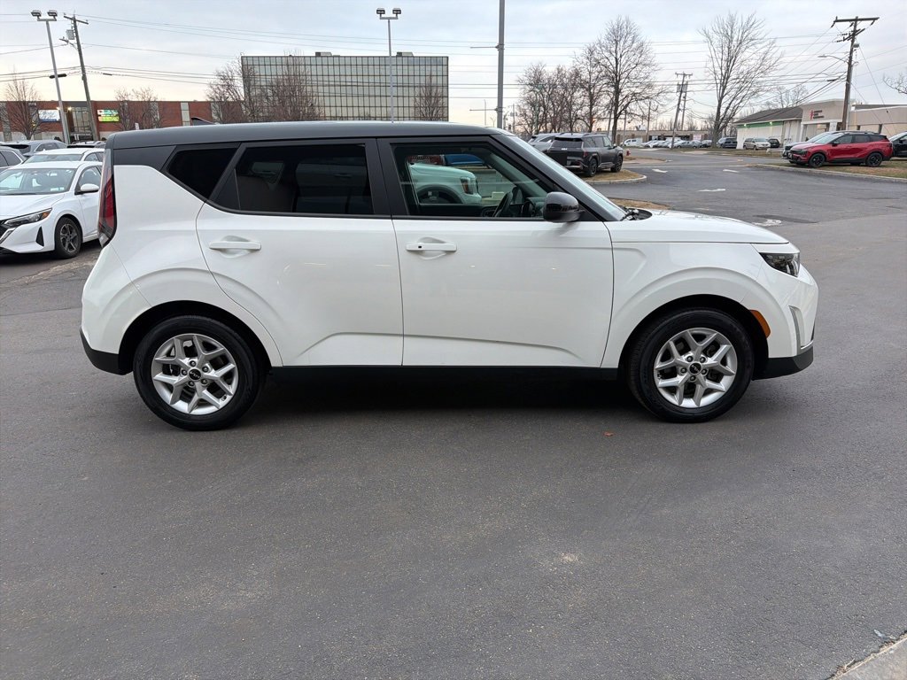 Certified 2023 Kia Soul S image 5