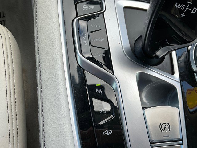 Used 2017 BMW 750i image 25