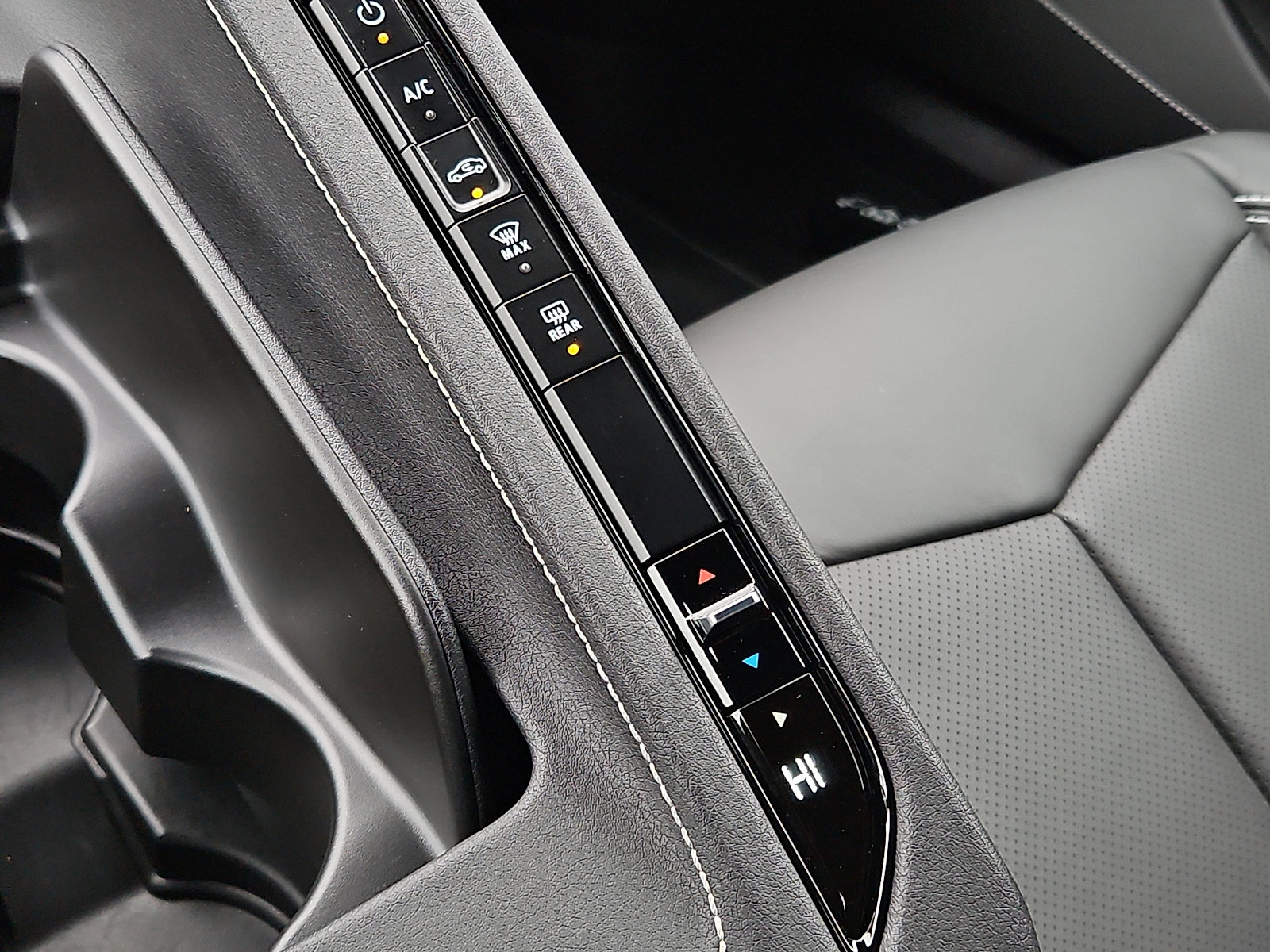 Used 2023 Chevrolet Corvette Stingray Coupe w/ 1LT image 15