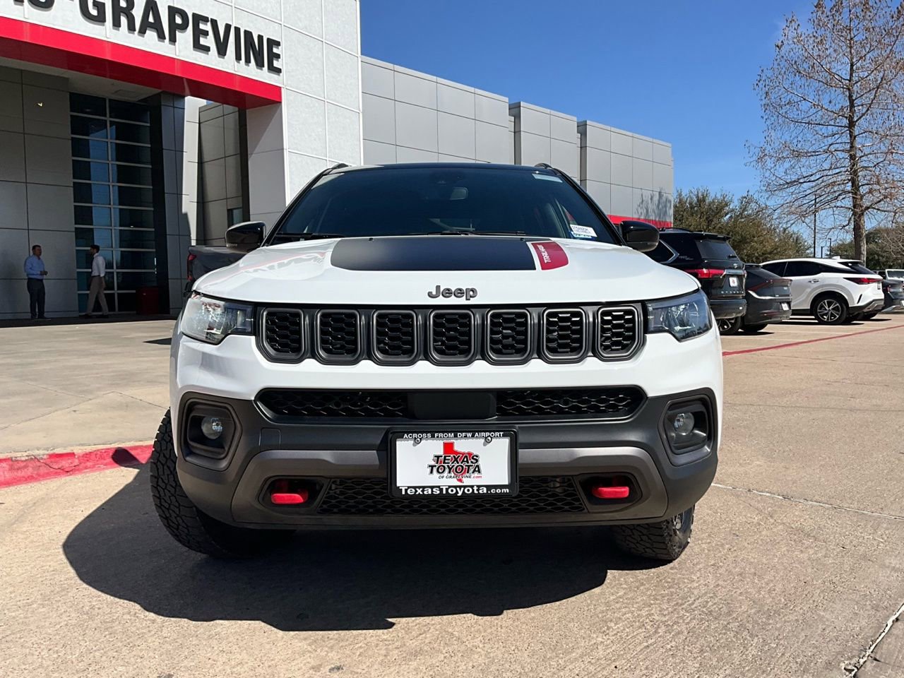 Used 2025 Jeep Compass Trailhawk image 3