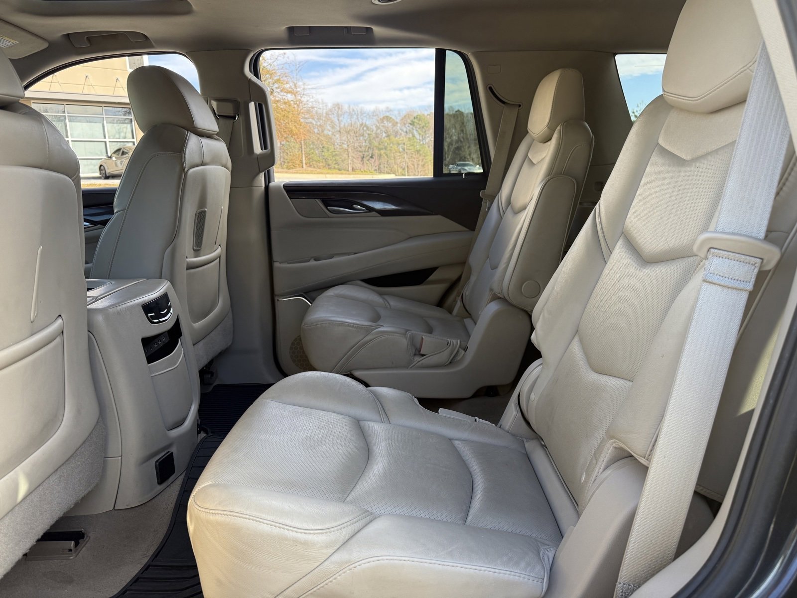 Used 2017 Cadillac Escalade Premium Luxury image 40