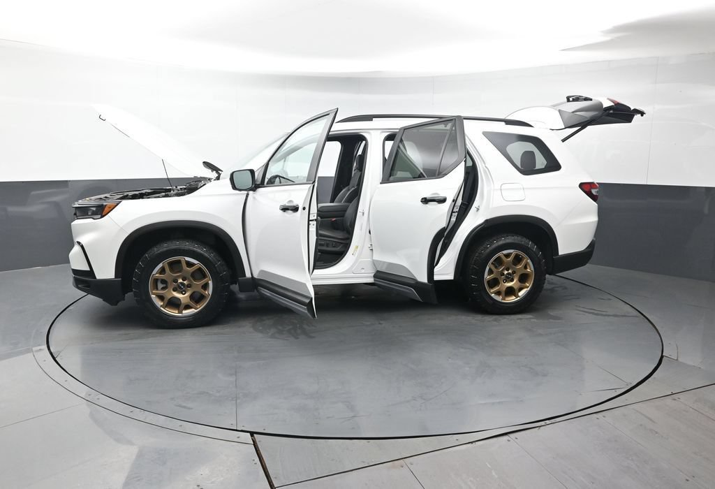 Certified 2024 Honda Pilot TrailSport image 47