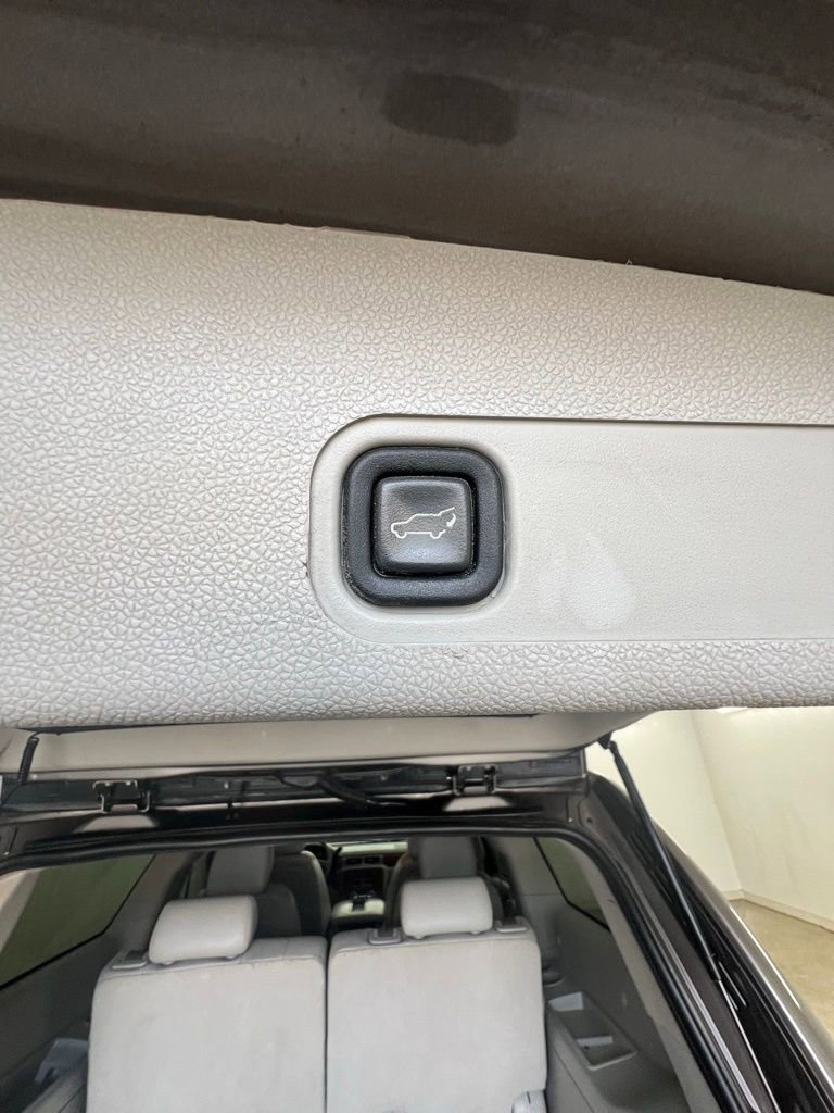 Used 2012 Chevrolet Suburban LT w/ Luxury Package image 11