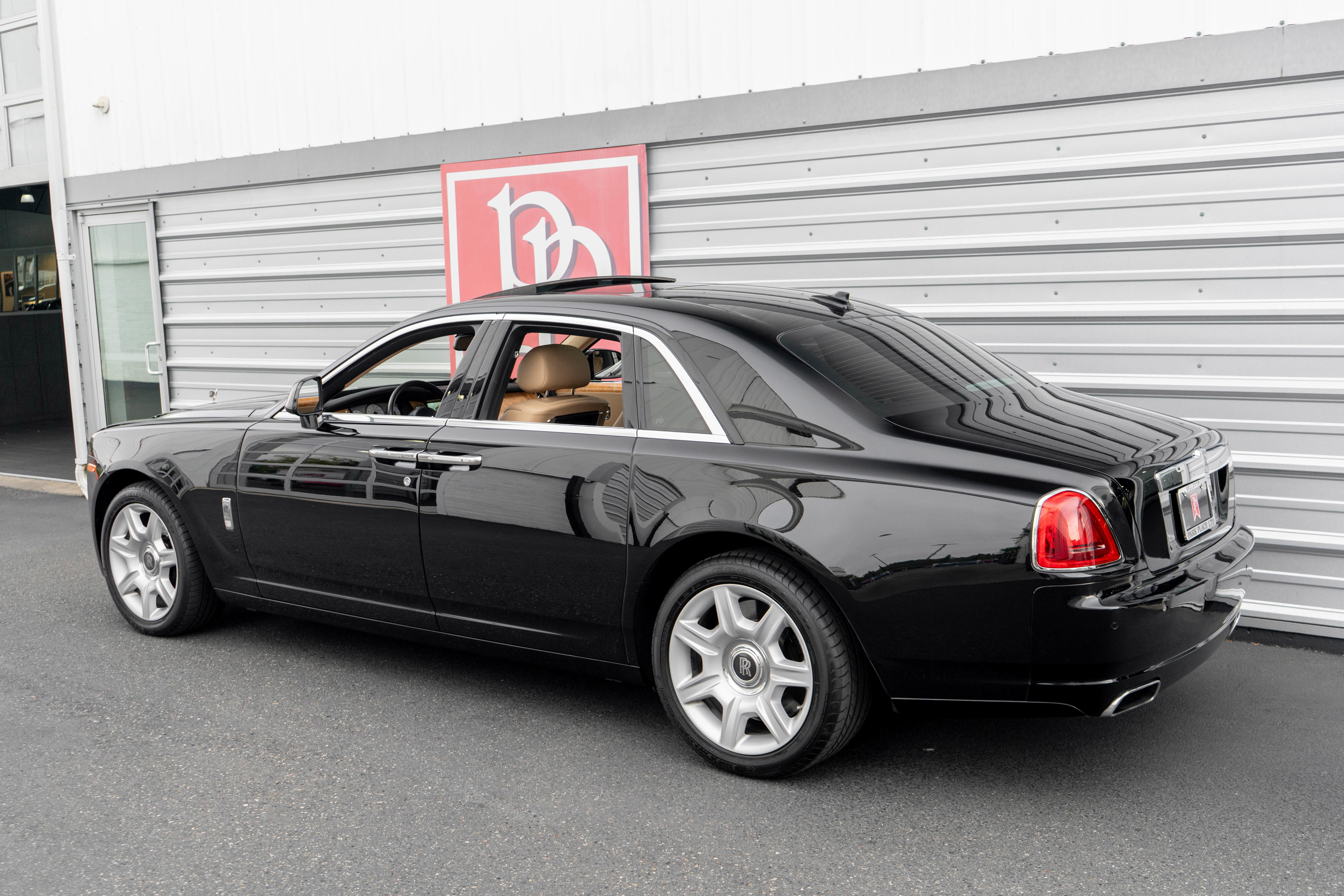 Used 2017 Rolls-Royce Ghost image 79