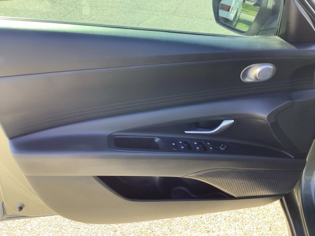 Certified 2024 Hyundai Elantra SE FWD image 14