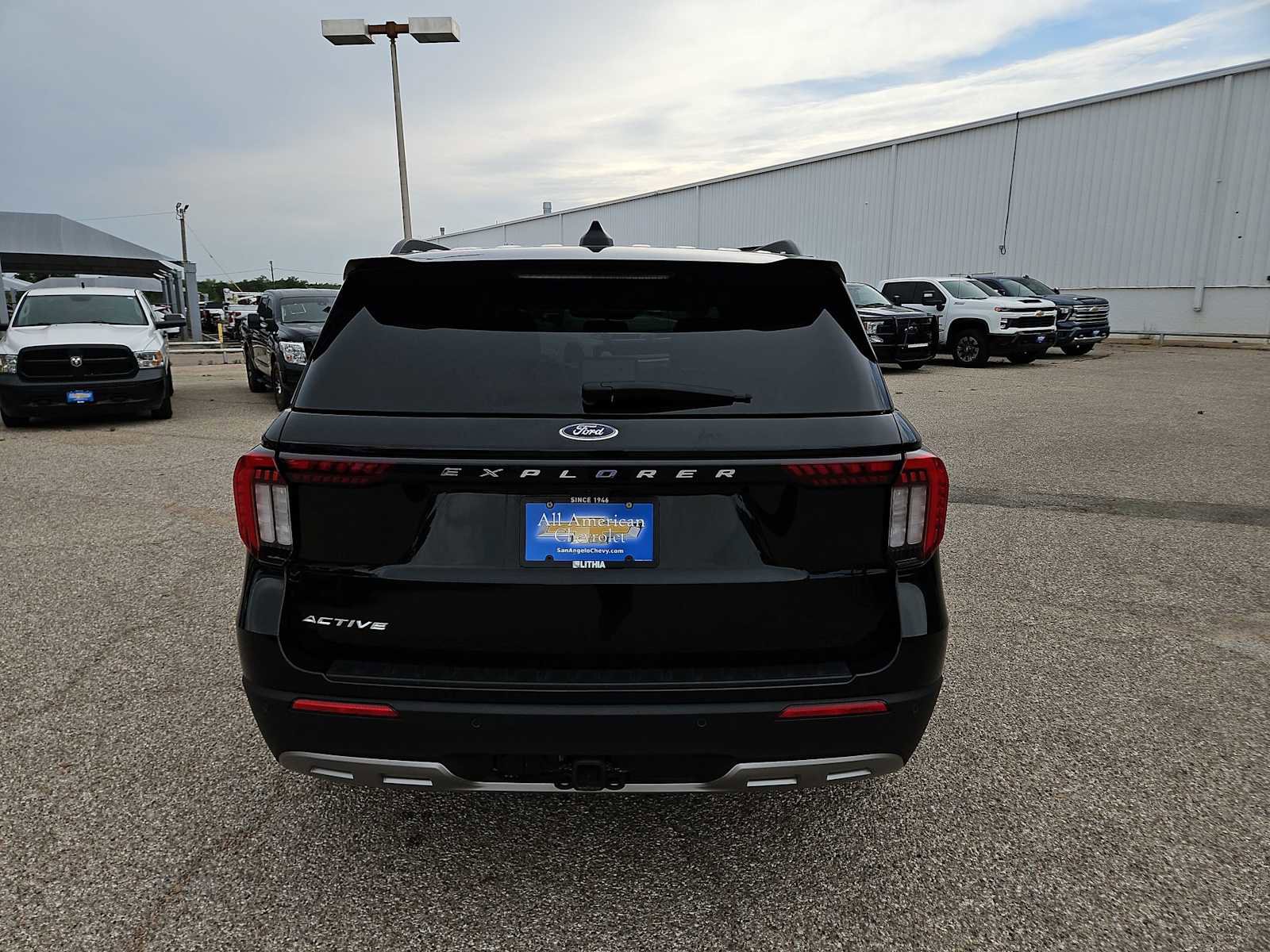 Used 2025 Ford Explorer Active w/ Active Comfort Package image 7