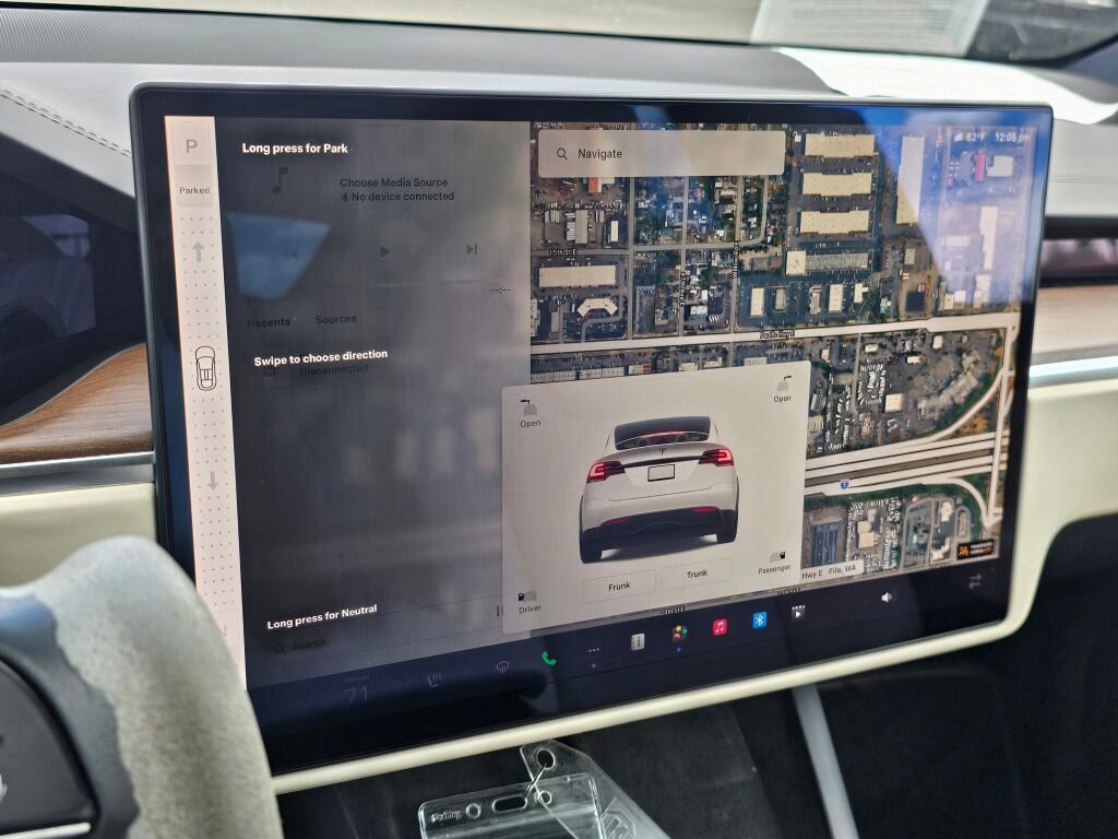 Used 2022 Tesla Model X image 29