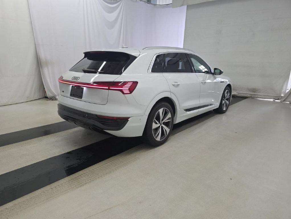 Used 2024 Audi Q8 e-tron Premium Plus w/ Premium Plus Package AWD/4WD image 4