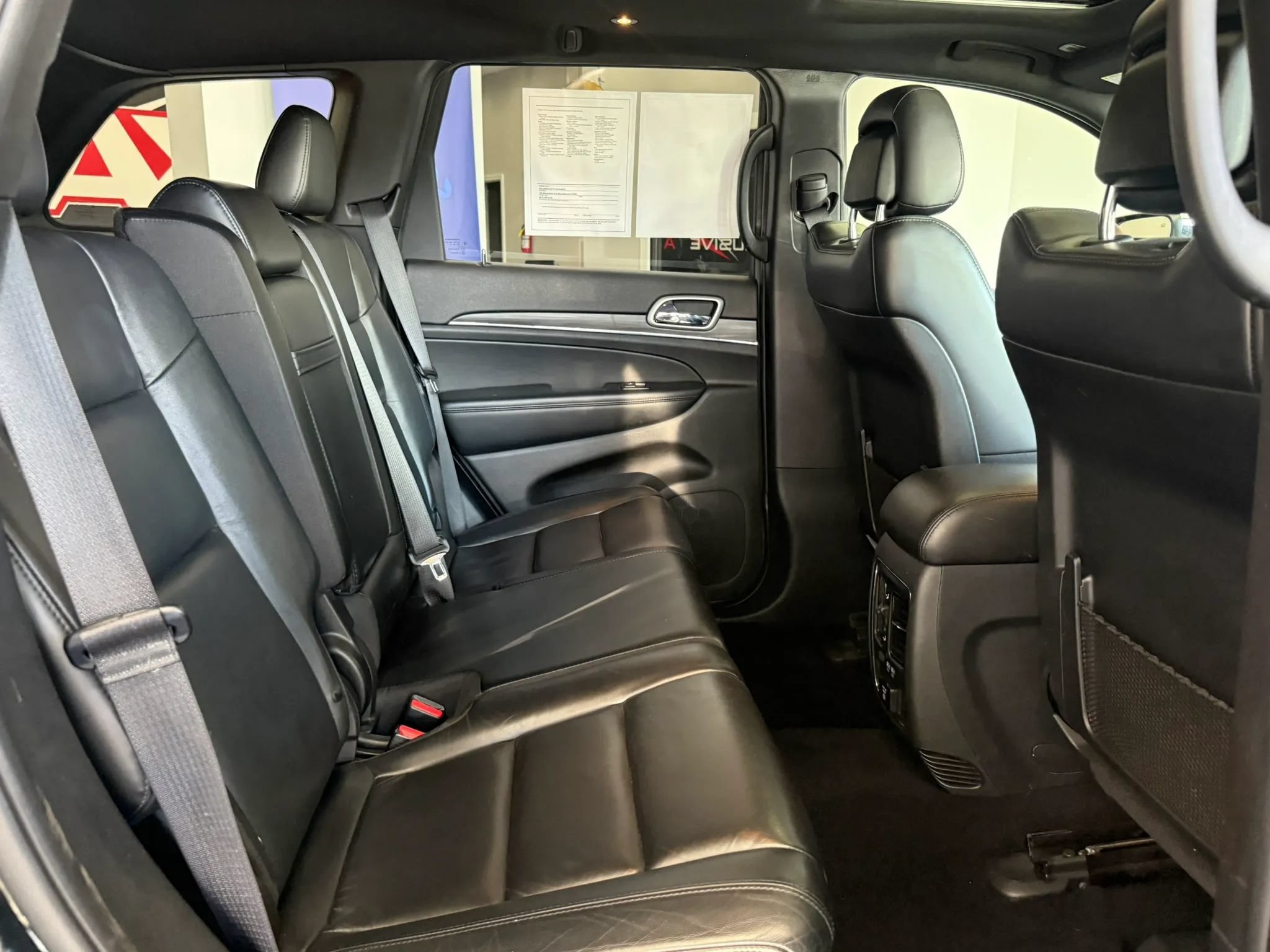 Used 2020 Jeep Grand Cherokee Limited AWD/4WD image 28