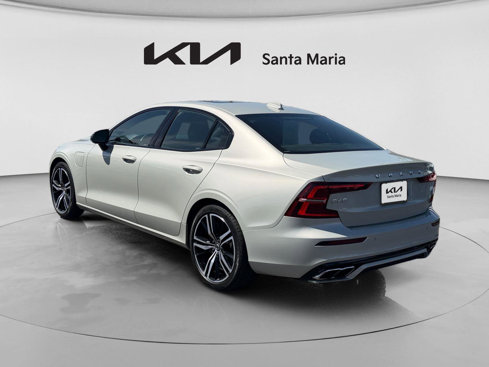 Used 2021 Volvo S60 T8 R-Design w/ Climate Package image 6