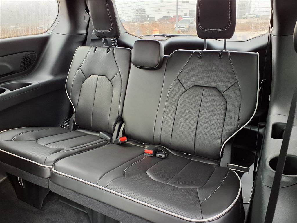 New 2026 Chrysler Pacifica Limited w/ S Appearance Package image 29