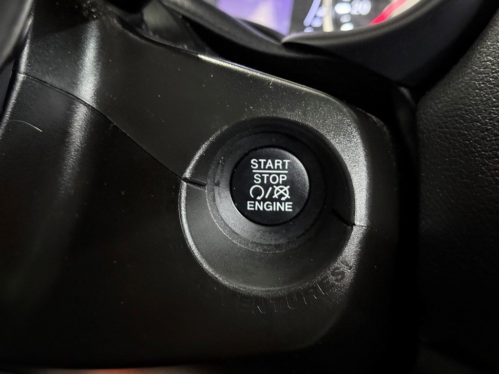 Certified 2020 Jeep Renegade Altitude image 30