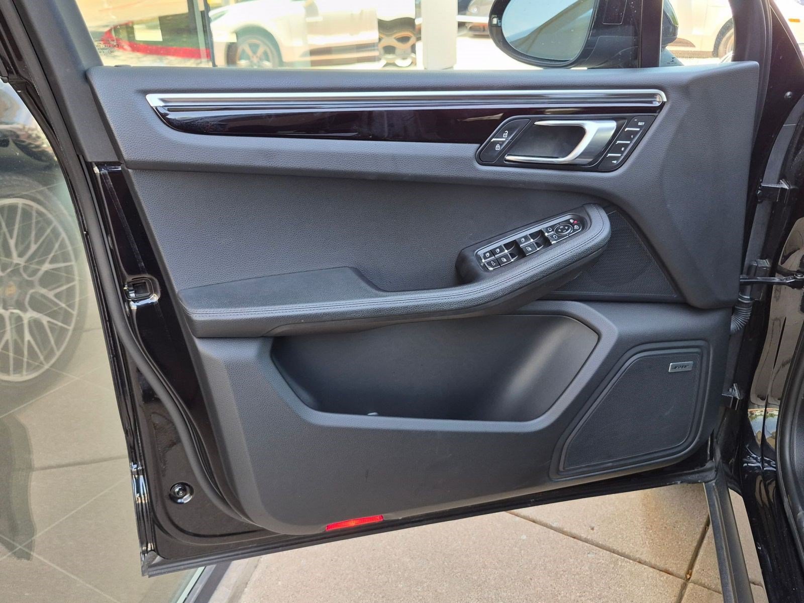 Certified 2021 Porsche Macan S AWD/4WD image 11
