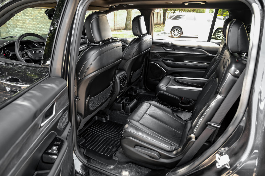 Used 2023 Jeep Grand Cherokee L Overland AWD/4WD image 52