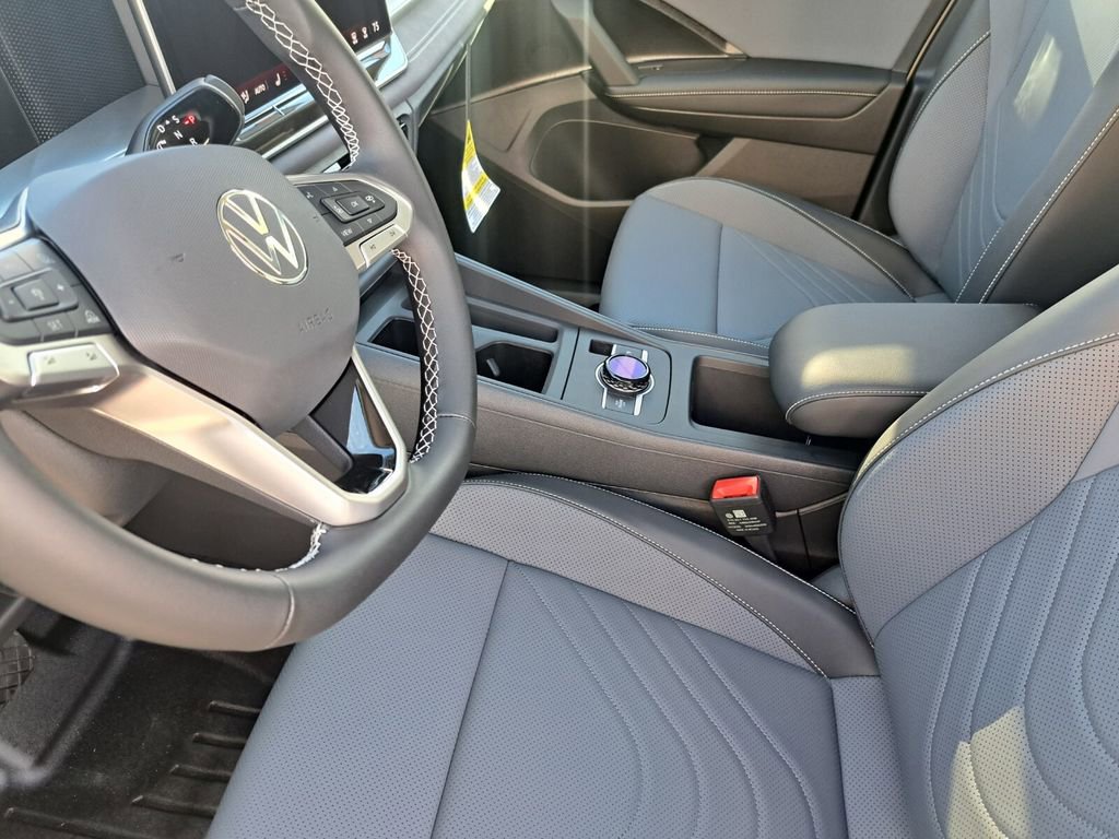 New 2026 Volkswagen Tiguan SE image 18