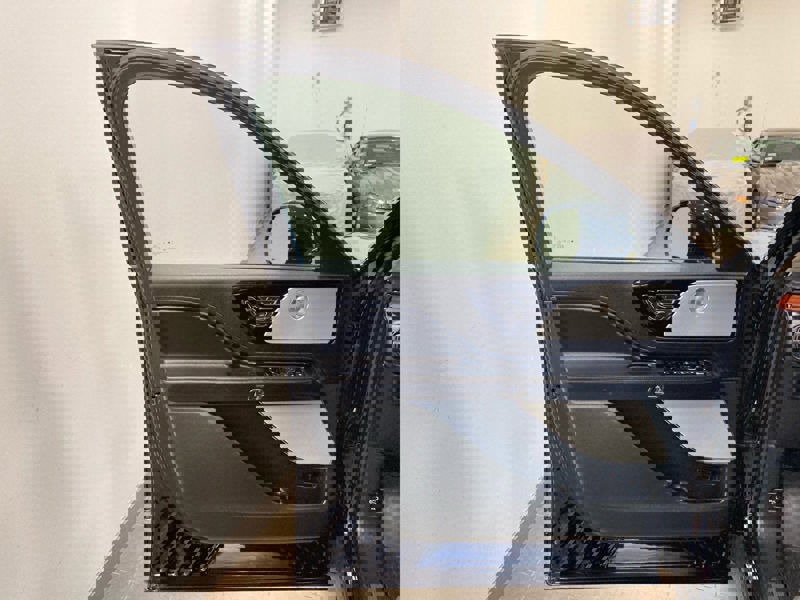 Used 2023 Lincoln Aviator Reserve w/ Equipment Group 201A image 16