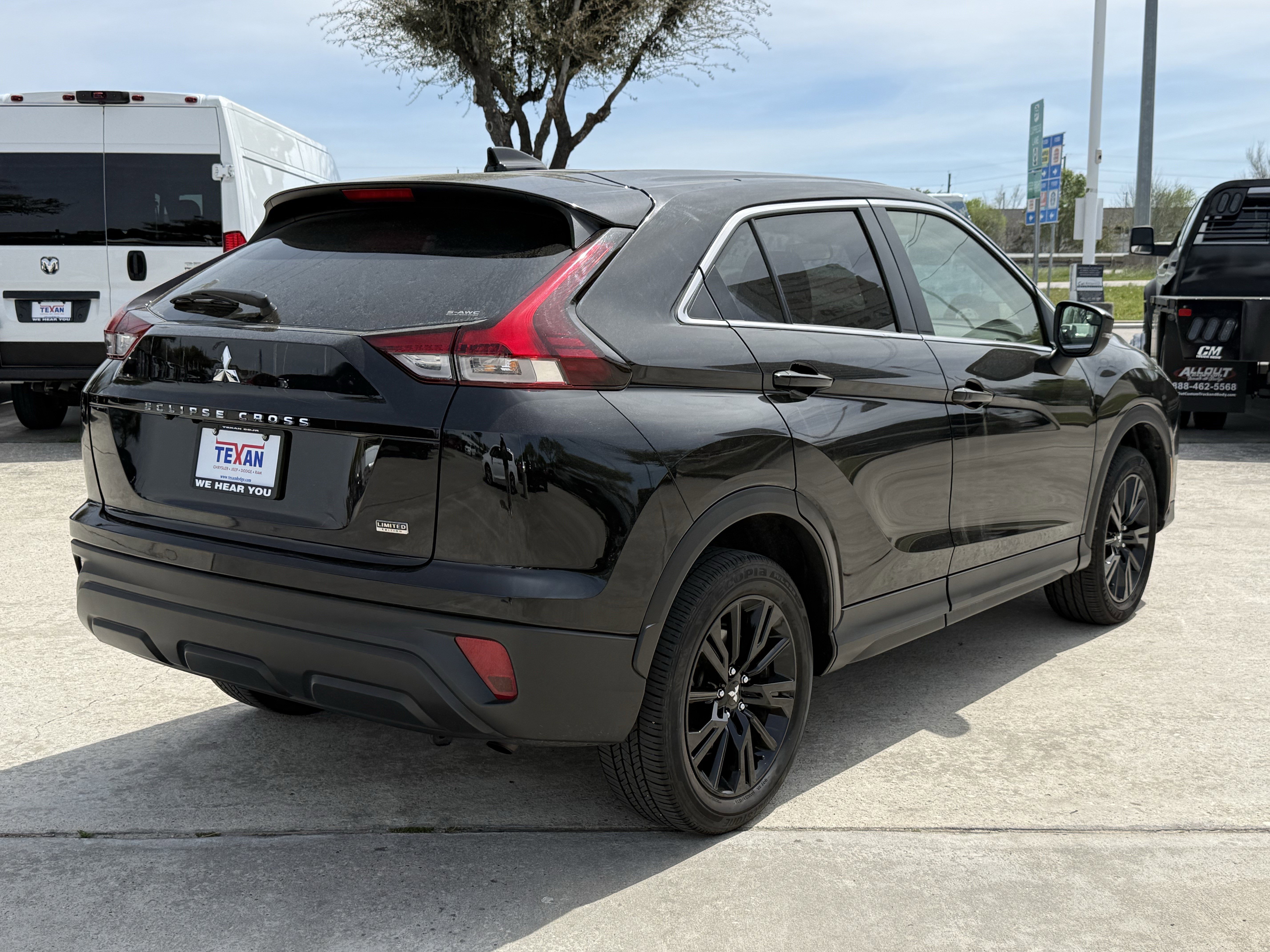 Used 2024 Mitsubishi Eclipse Cross LE image 5