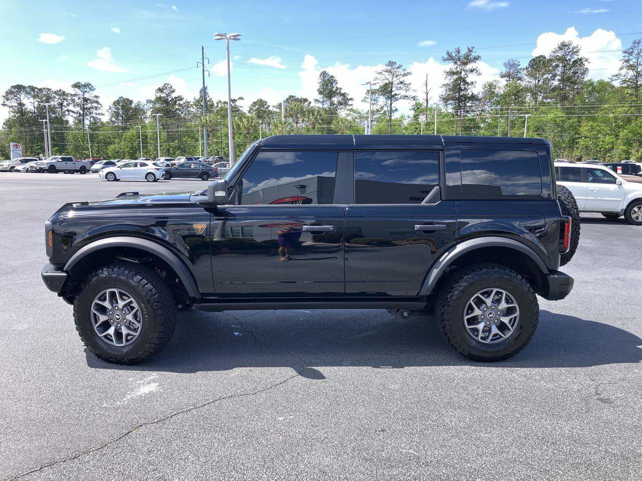 Used 2024 Ford Bronco Badlands image 2
