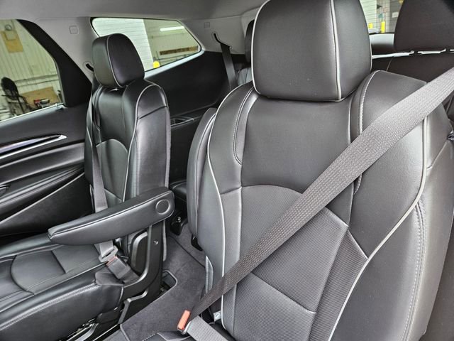 Used 2020 Buick Enclave Avenir w/ Avenir Technology Package AWD/4WD image 18