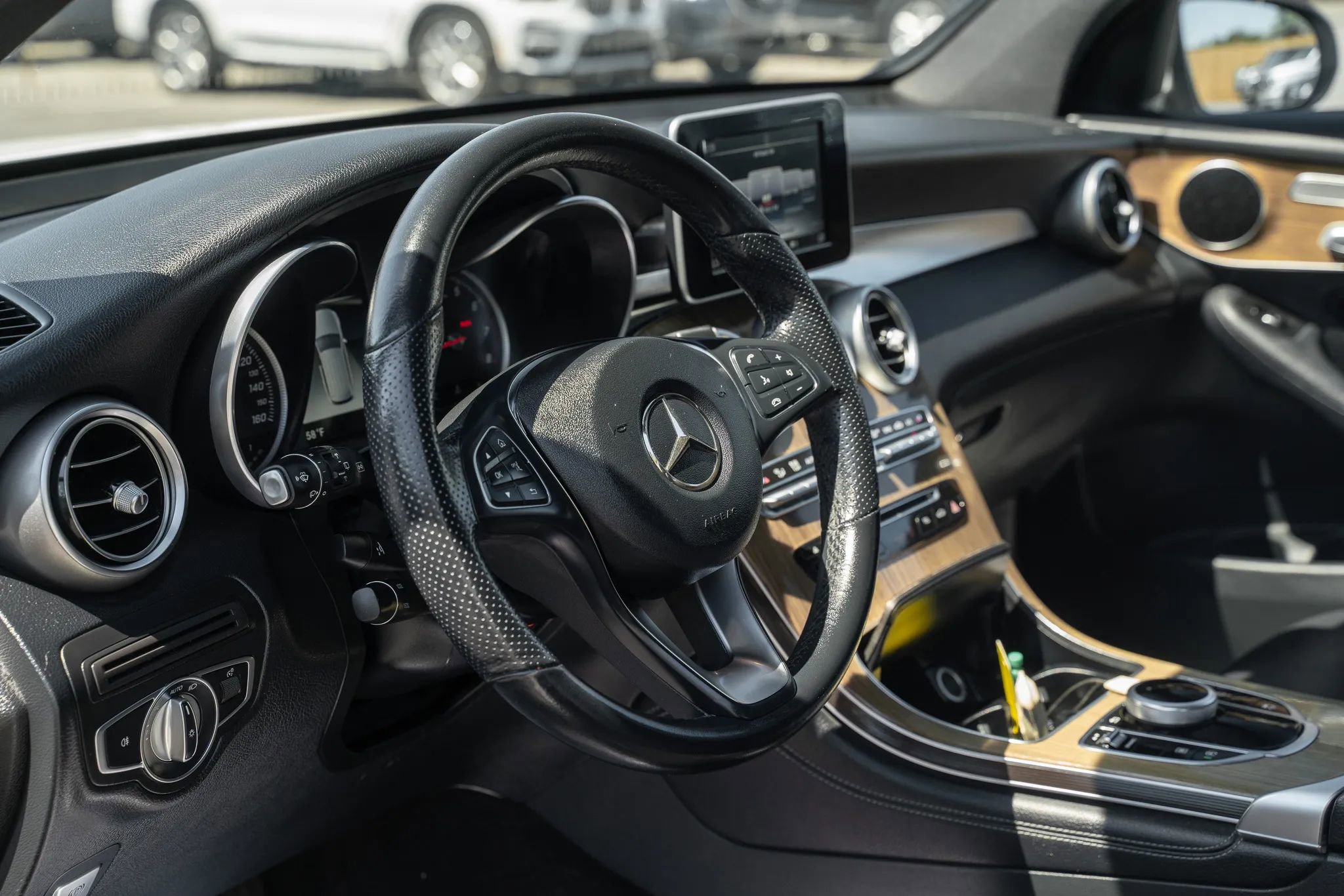 Used 2019 Mercedes-Benz GLC 300 4MATIC image 15