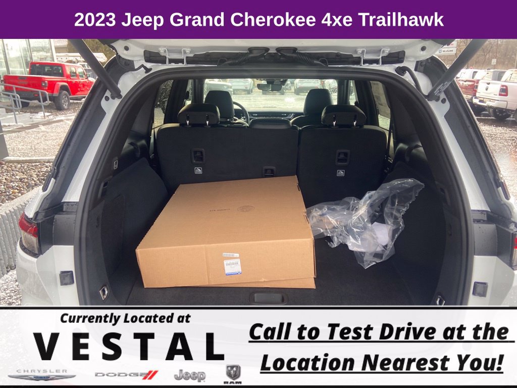 New 2023 Jeep Grand Cherokee Trailhawk AWD/4WD image 12