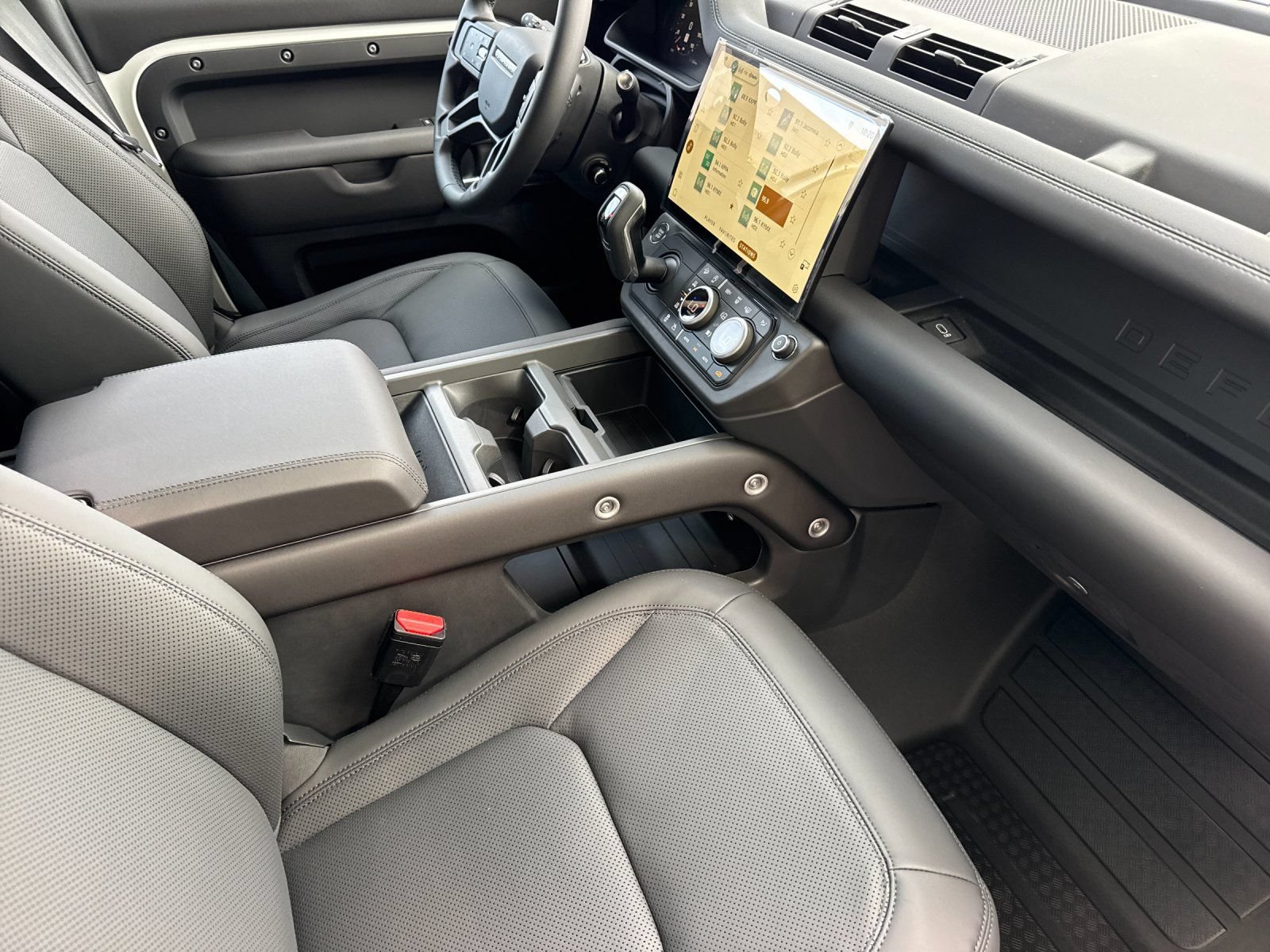 New 2026 Land Rover Defender 110 X-Dynamic SE AWD/4WD image 16