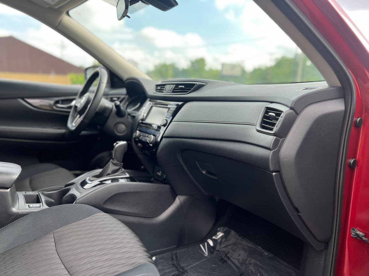 Used 2019 Nissan Rogue SV AWD/4WD image 41