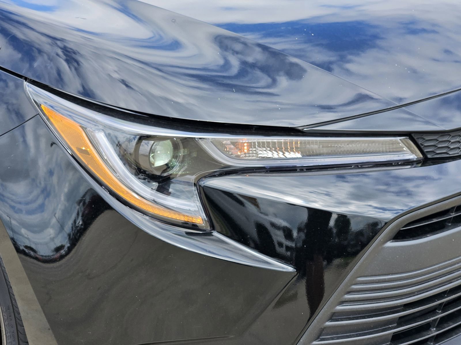 Used 2024 Toyota Corolla LE FWD image 9