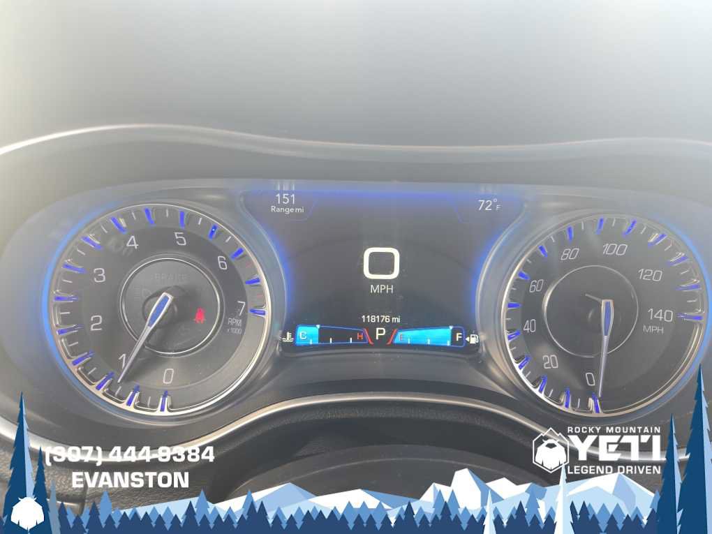 Used 2017 Chrysler 300 C AWD/4WD image 18