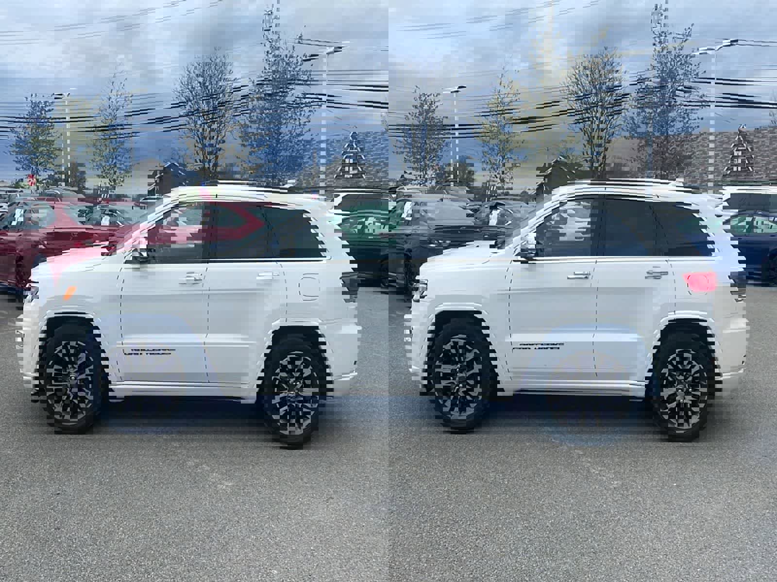 Used 2017 Jeep Grand Cherokee Overland AWD/4WD image 4