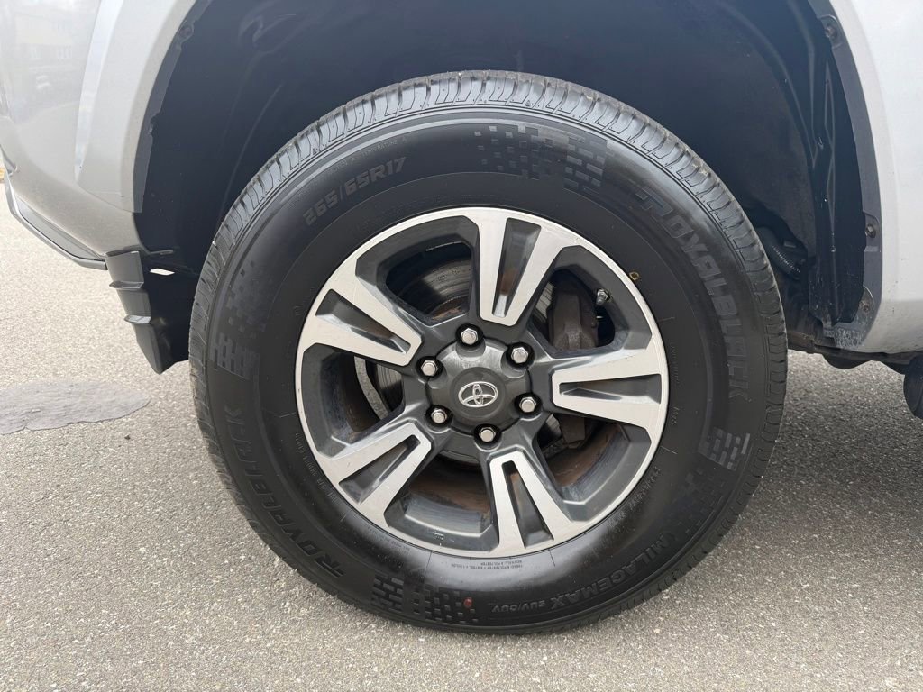 Used 2016 Toyota Tacoma TRD Sport w/ Exterior Package AWD/4WD image 34