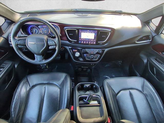 Used 2020 Chrysler Pacifica Touring-L image 18
