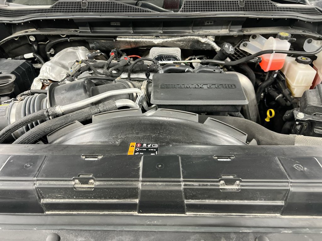 Used 2025 Chevrolet Silverado 3500 LTZ w/ LTZ Convenience Package AWD/4WD image 18