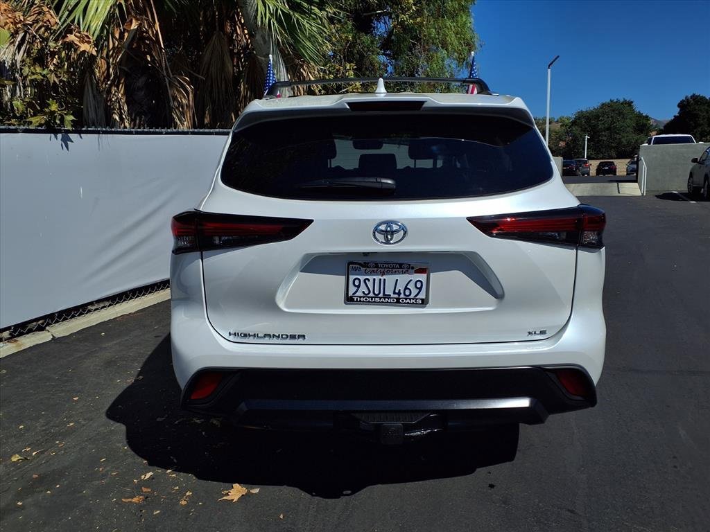 Certified 2025 Toyota Highlander XLE image 7